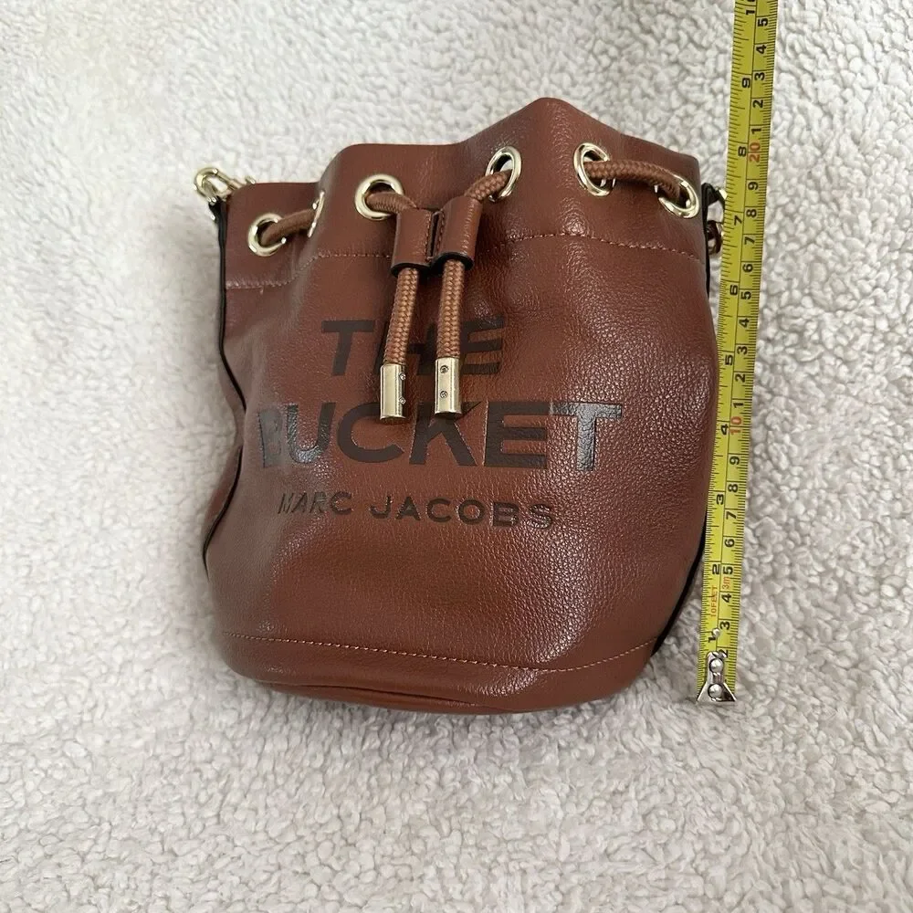 The Bucket Marc Jacobs Full Grain Leather Brown Compact Purse Bag - Picture 7 of 8